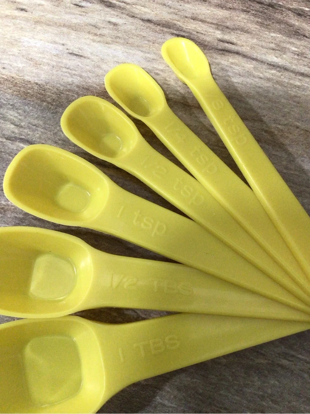 Vtg Rubbermaid Yellow Nesting Measuring Spoons Set 6pc 2231-2236 Plastic Ring